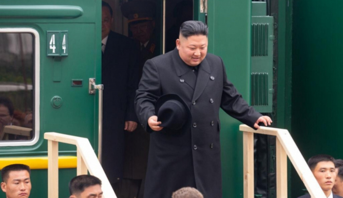 СМИ узнали о развлечениях Ким Чен Ына в бронепоезде с девственницами